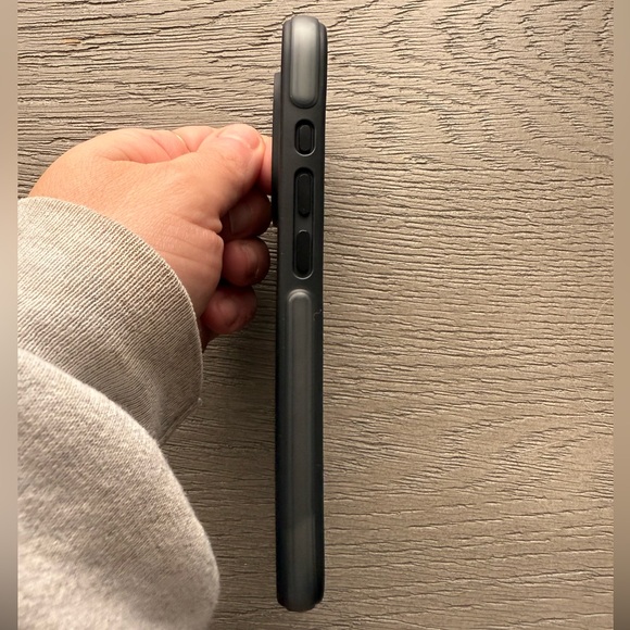 iPhone 16 Pro Brand New; MagSafe full coverage case - Picture 2 of 4